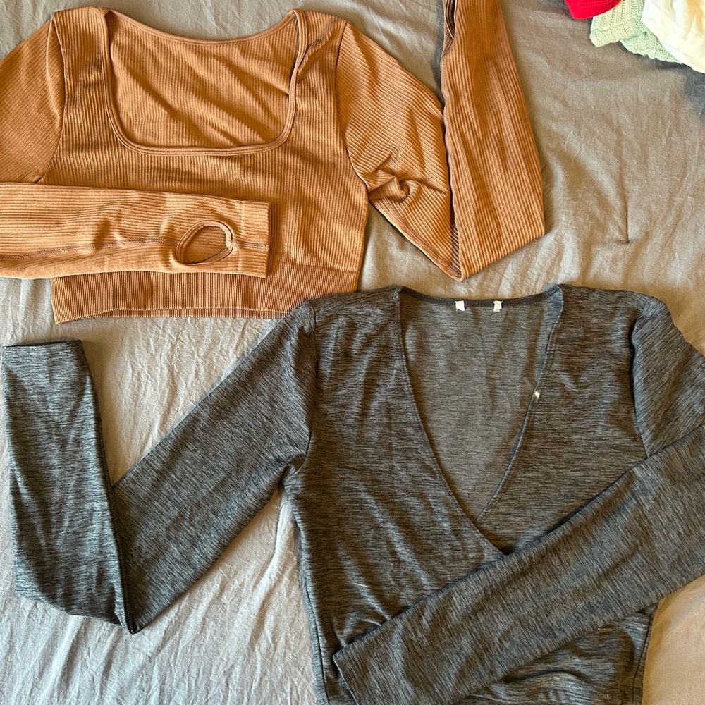 BUNDLE!
Tan and Gray Long Sleeve Tops+sports bras